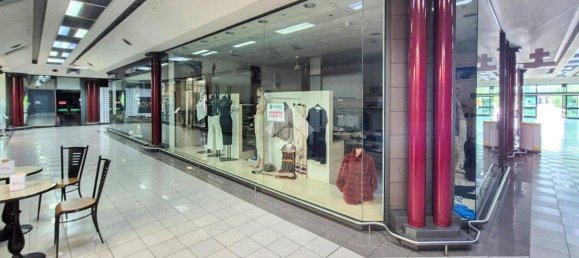 72m² Commercial property in Piacenza, Italy No. 308769 12