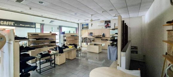 72m² Commercial property in Piacenza, Italy No. 308769 4
