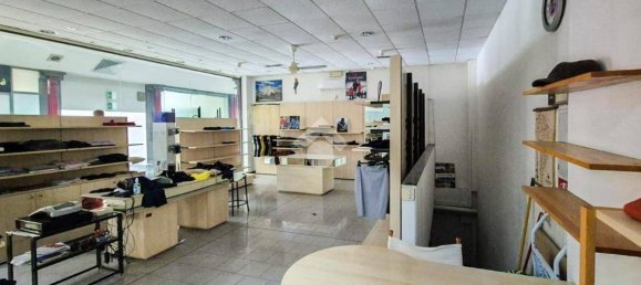 72m² Commercial property in Piacenza, Italy No. 308769 2