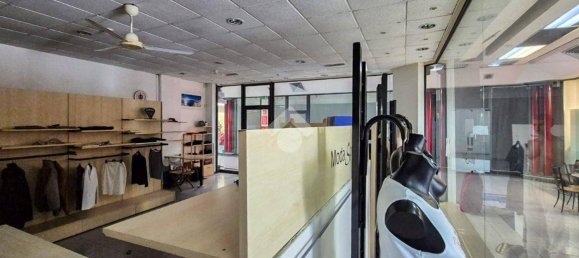 72m² Commercial property in Piacenza, Italy No. 308769 16