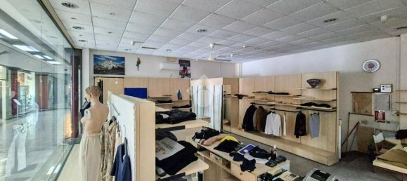 72m² Commercial property in Piacenza, Italy No. 308769 3