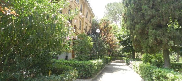 Квартира с 3 комнатами в Рим, Италия № 190716 4