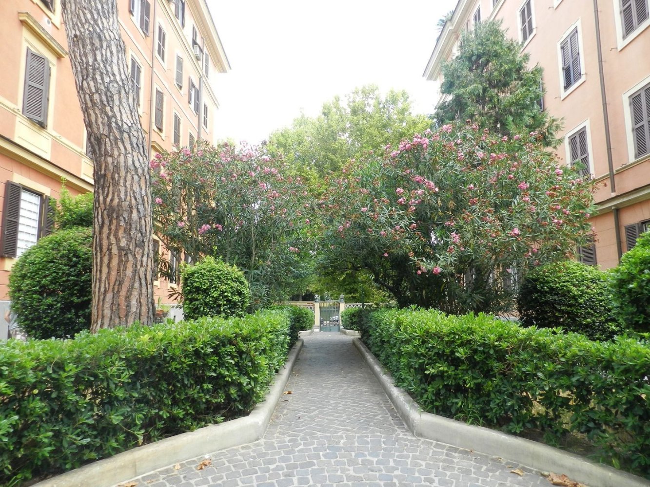 Квартира с 3 комнатами в Рим, Италия № 190716