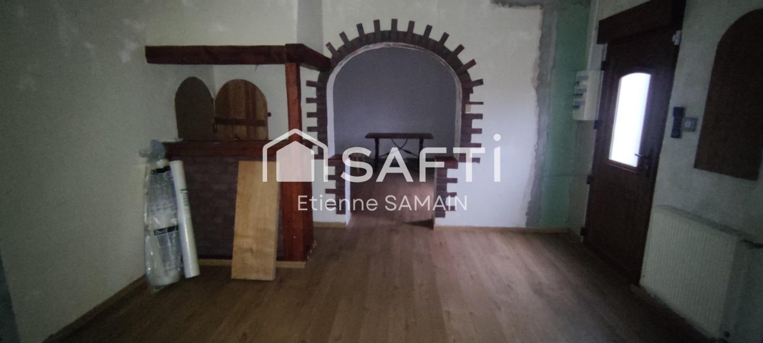 Casa de 4 dormitorios en Anhiers, France No. 50598