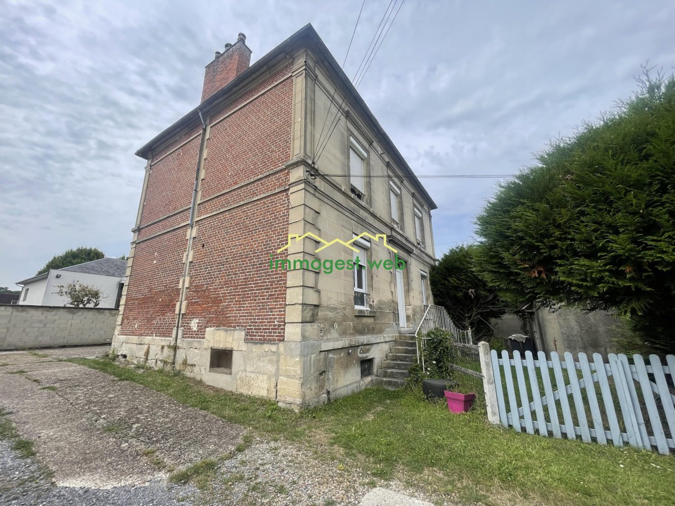 190m² Building in Mouy, France No. 249489