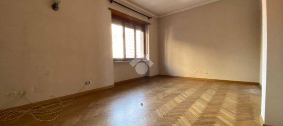 2 Schlafzimmer Villa in Turin, Italy, Nr. 206569 4