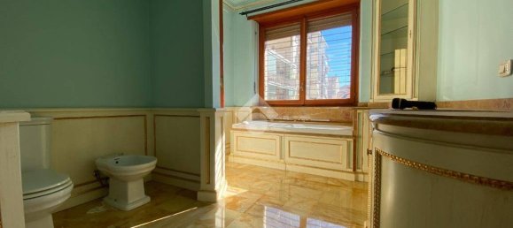 2 Schlafzimmer Villa in Turin, Italy, Nr. 206569 7