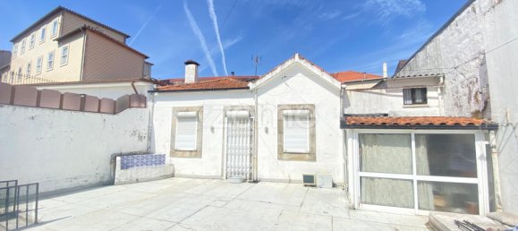 3 bedrooms House in Porto, Portugal No. 13668 17