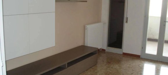 Квартира с 5 комнатами в Порденоне, Италия № 37023 8