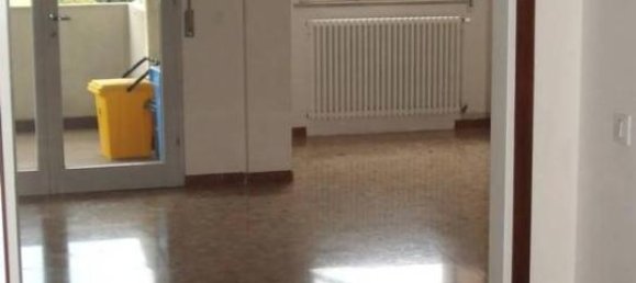 Квартира с 5 комнатами в Порденоне, Италия № 37023 2