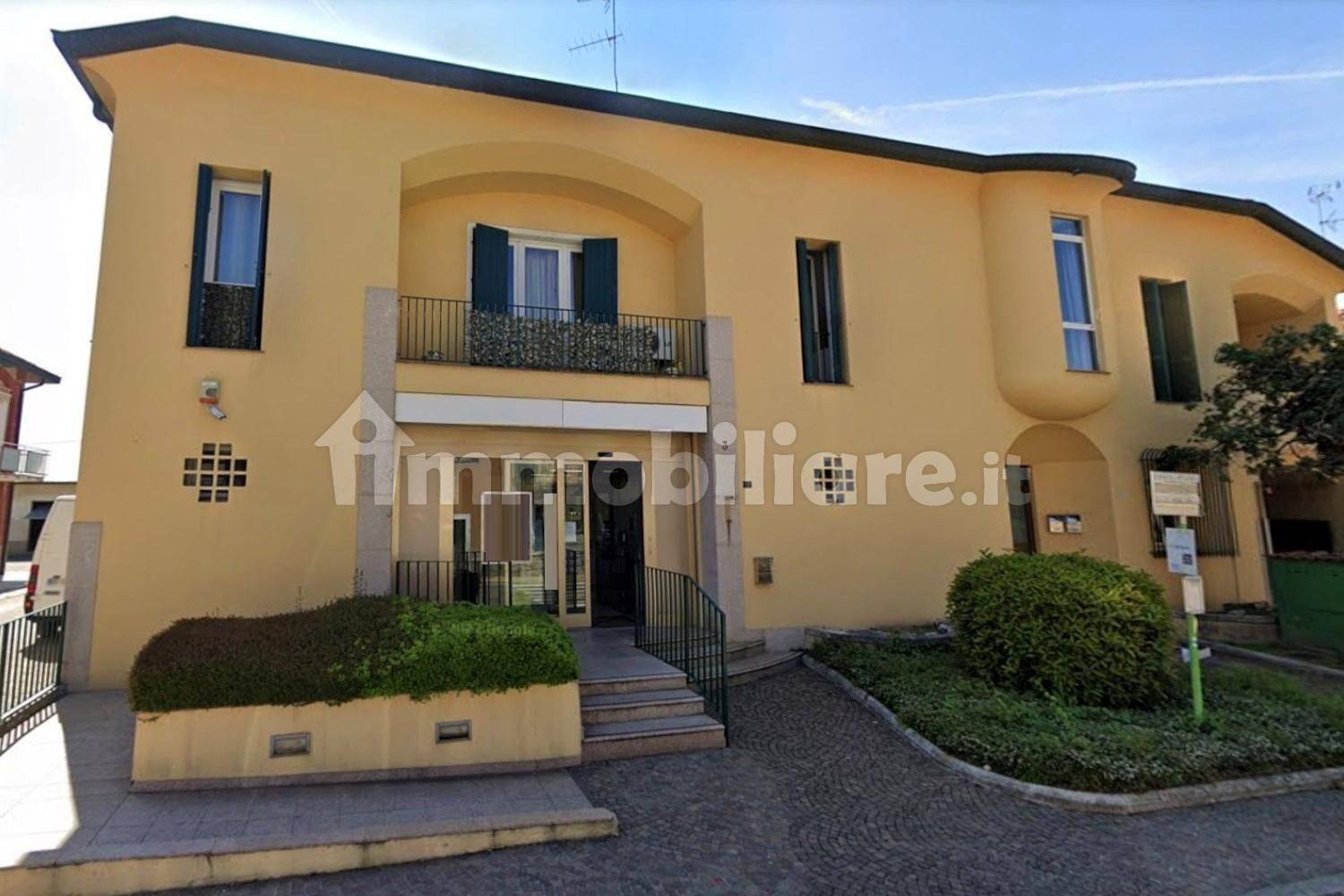 Gewerbliche Immobilie in Cassago Brianza, Italy 312m², Nr. 319660