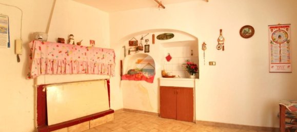 Casa de 8 habitaciónes en Montenero di Bisaccia, Italy No. 283399 9