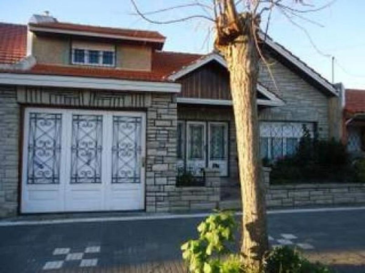 Casa de 3 dormitorios en Buenos Aires, Argentina No. 59644