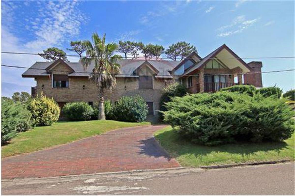 7 bedrooms House in Maldonado, Uruguay No. 1766