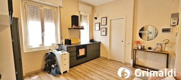 1 bedroom Apartment in Milan, Italy No. 299070 4