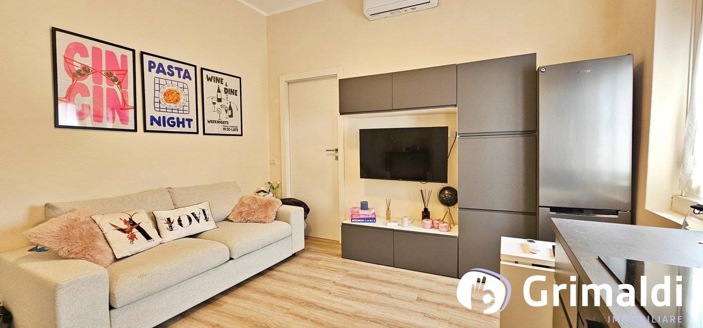1 bedroom Apartment in Milan, Italy No. 299070