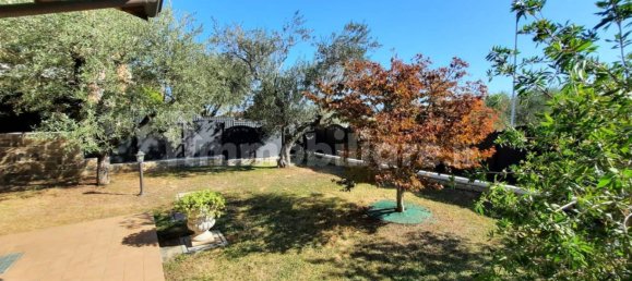 Villa de 2 dormitorios en Desenzano del Garda, Italy No. 296792 2