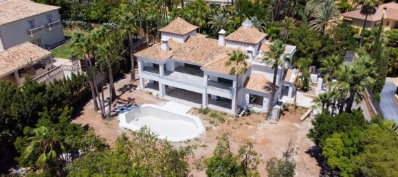 9 bedrooms Villa in Marbella, Spain No. 27834 3
