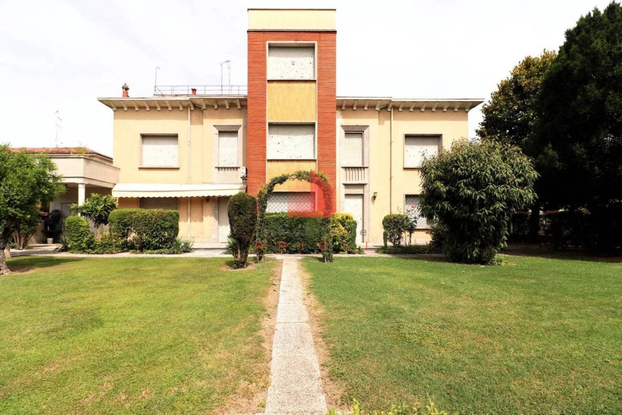 14-salle Villa à Gonzaga, Italy No. 135956