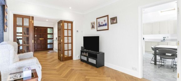 3 bedrooms Bungalow in London, United Kingdom No. 6685 7