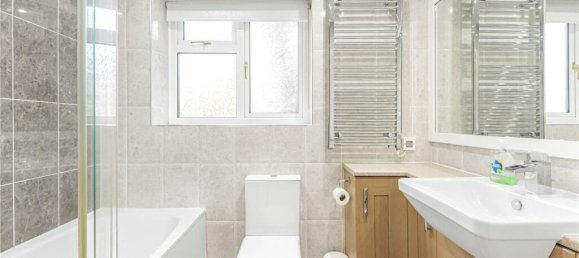 3 bedrooms Bungalow in London, United Kingdom No. 6685 20