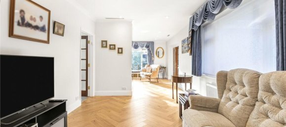 3 bedrooms Bungalow in London, United Kingdom No. 6685 6