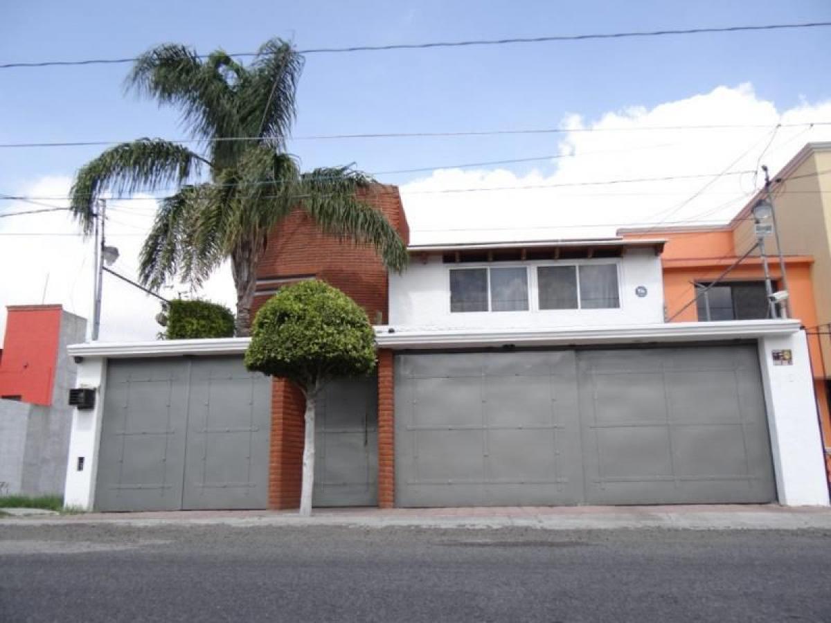 3 bedrooms House in Queretaro, Mexico No. 155053
