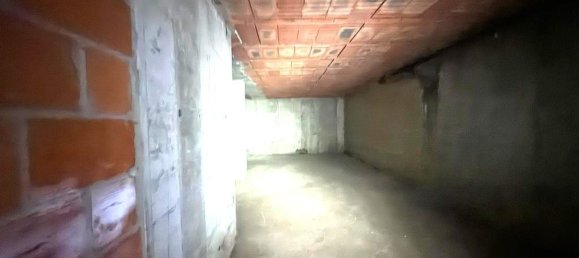 174m² Commercial property in San Andres del Rabanedo, Spain No. 80069 2