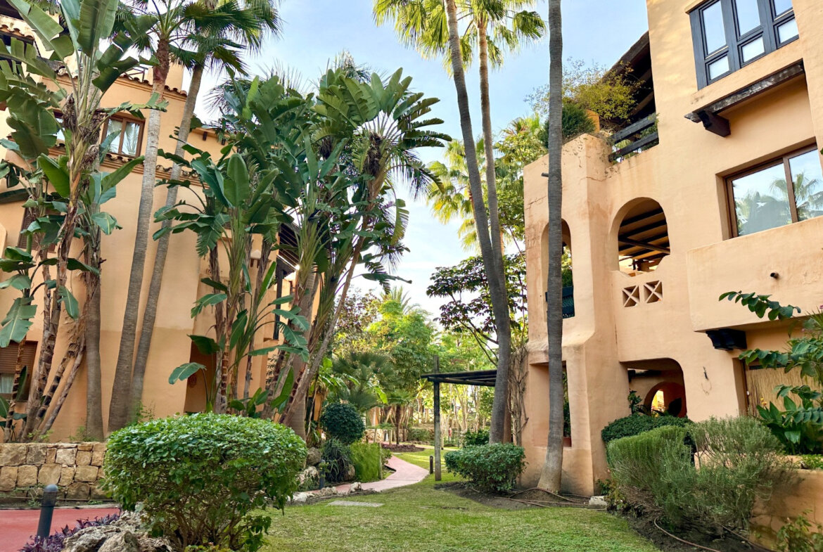 3 bedrooms Penthouse in Estepona, Spain No. 132753