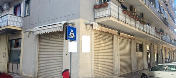 Propriété commerciale à Modugno, Italy 70m² No. 105428 2