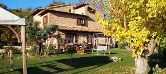 7 bedrooms Villa in Urbino, Italy No. 70937 4