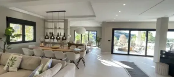 7 bedrooms Villa in Marbella, Spain No. 29871 2