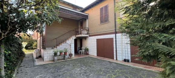 5 bedrooms House in Modena, Italy No. 337678 3