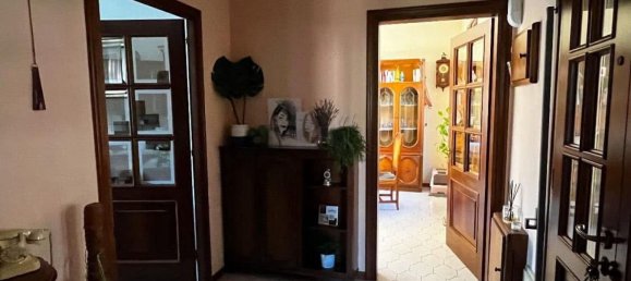 5 bedrooms House in Modena, Italy No. 337678 5