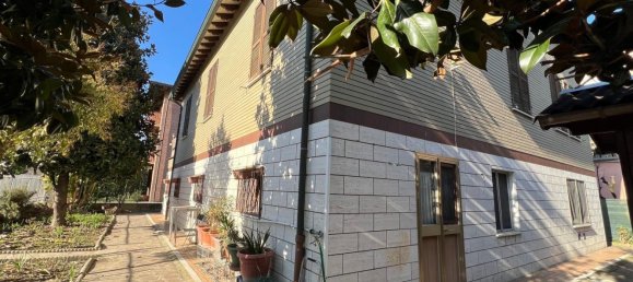 5 bedrooms House in Modena, Italy No. 337678 2