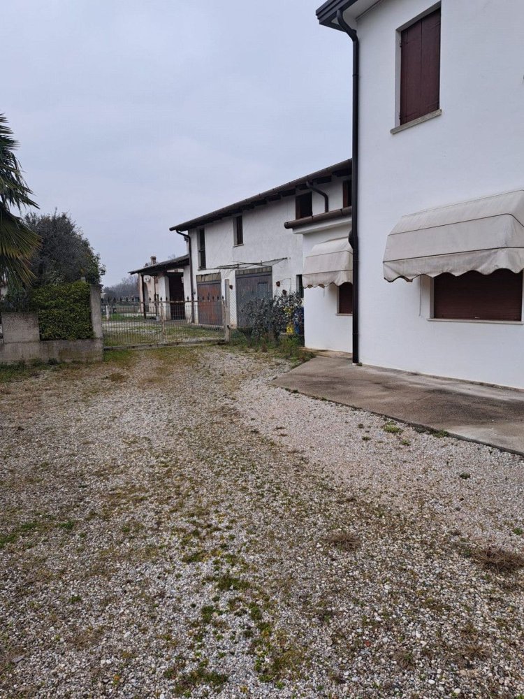 5-Zimmer Haus in San Giorgio delle Pertiche, Italy, Nr. 77412