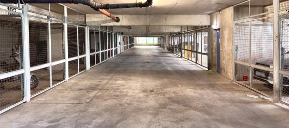  موقف سيارات في Munich, Germany رقم 200948 4