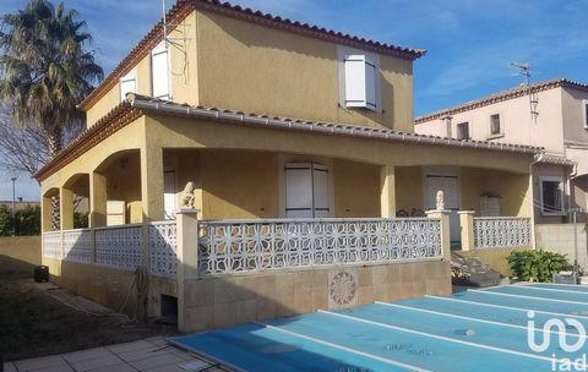 4 bedrooms House in Nimes, France No. 30181