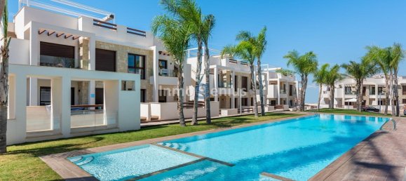 2 bedrooms Bungalow in Torrevieja, Spain No. 8746 4