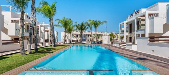 2 bedrooms Bungalow in Torrevieja, Spain No. 8746 2