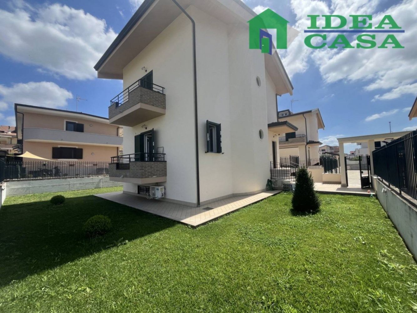 3 bedrooms Villa in Vitulazio, Italy No. 337851