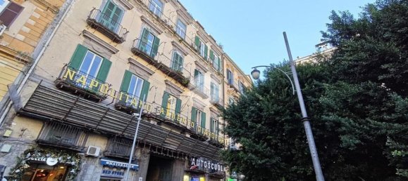 11 rooms Apartment in Naples, Italy No. 144867 2