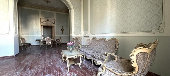 11 rooms Apartment in Naples, Italy No. 144867 10