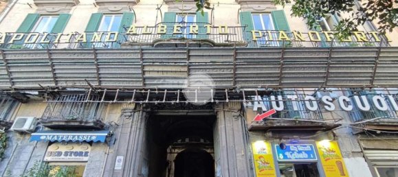 11 rooms Apartment in Naples, Italy No. 144867 4