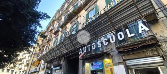 11 rooms Apartment in Naples, Italy No. 144867 3