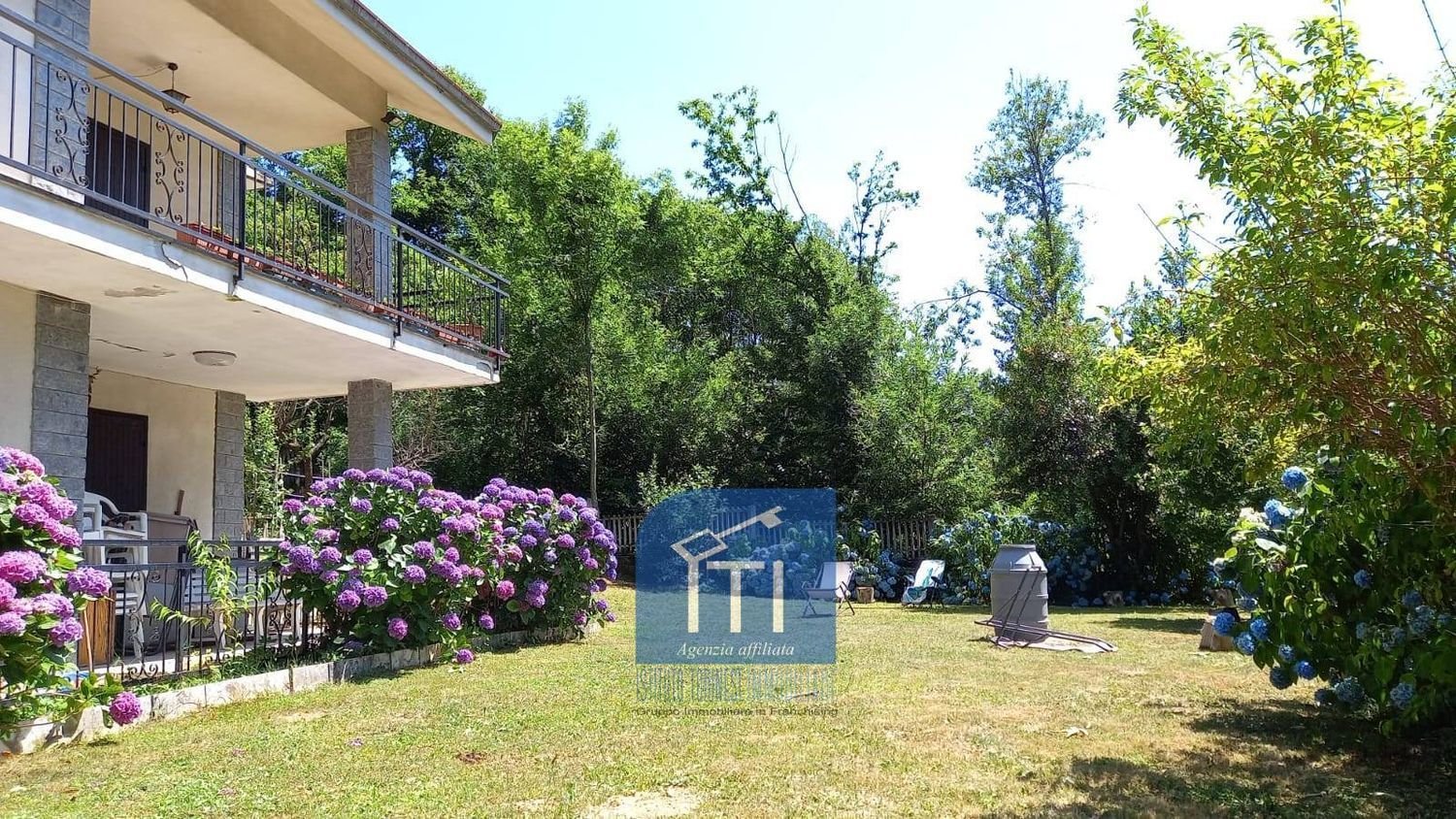 Квартира с 2 спальнями в Куорнье, Италия № 317231