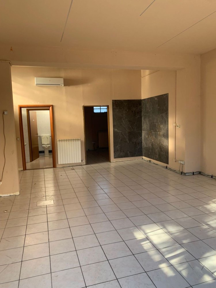Gewerbliche Immobilie in Cesate, Italy 65m², Nr. 364804