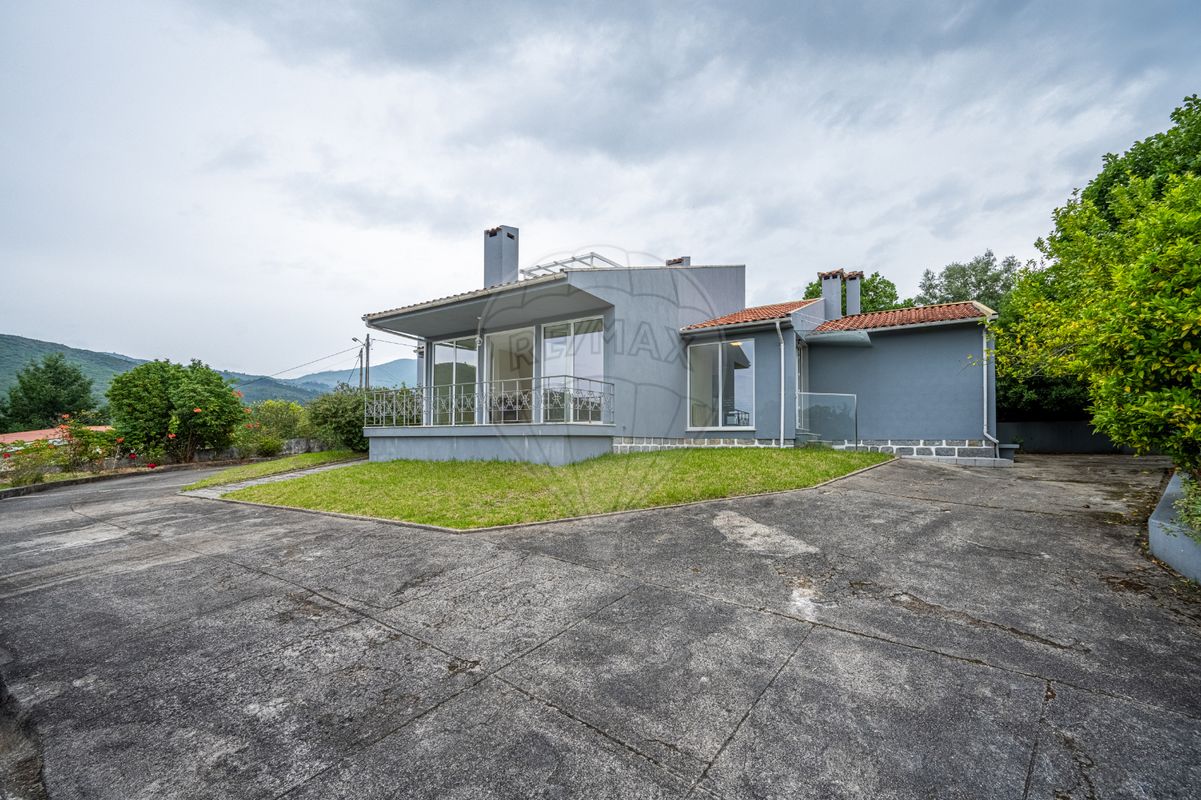 Casa T3 em Ponte da Barca, Portugal N.º 18092