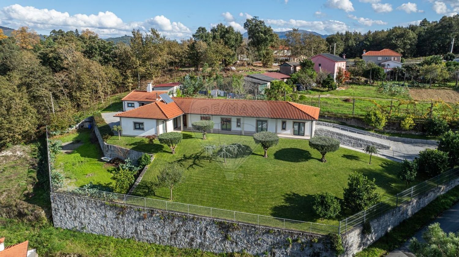 4 bedrooms House in Povoa de Lanhoso, Portugal No. 180805