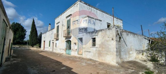 Дом с 6 комнатами в Монополи, Италия № 138237 2